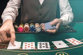 Studio Live Roulette kos toto dengan roda roulette fisik dan dealer profesional